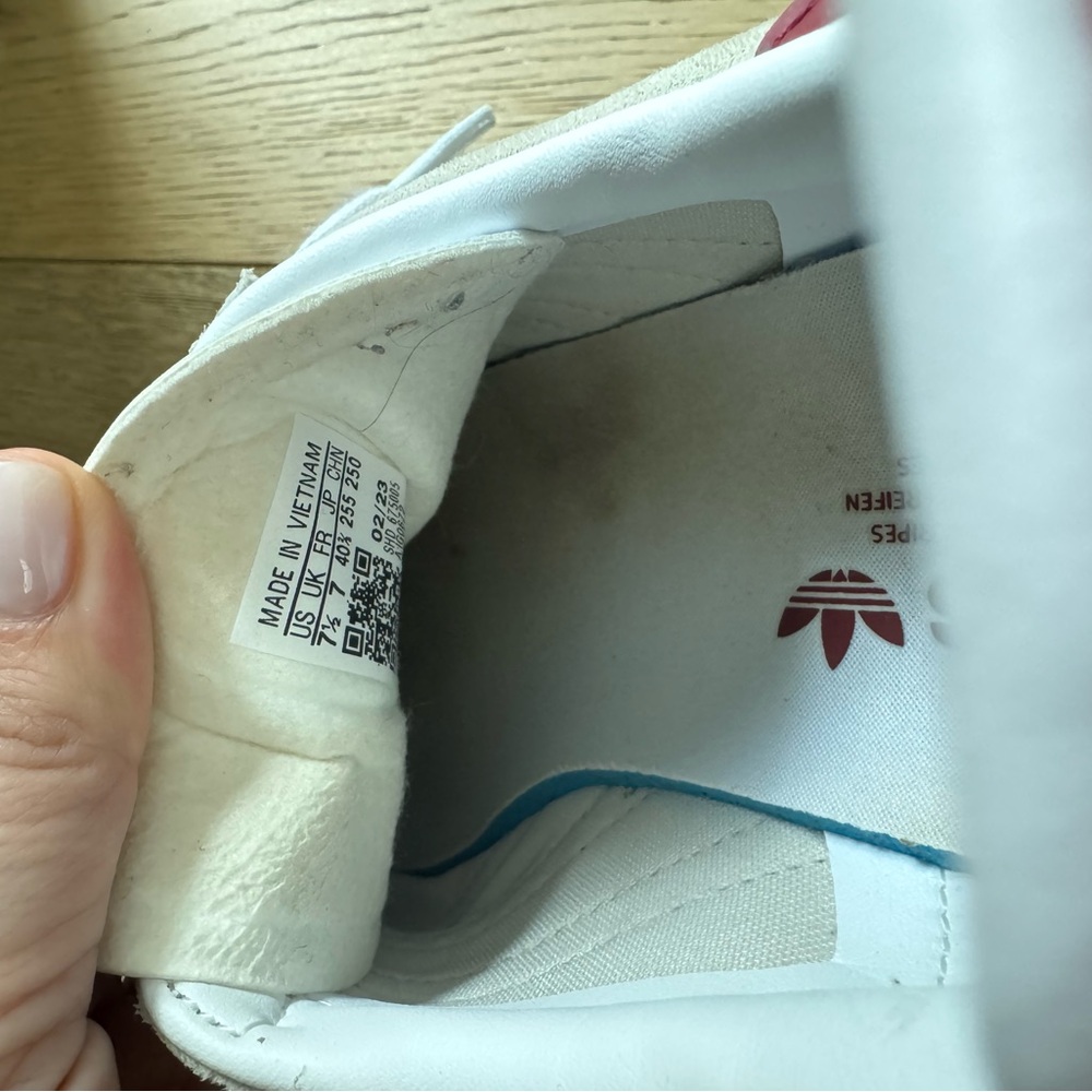 Adidas Gazelle Cream and Red Sneakers - Picture 6 of 6
